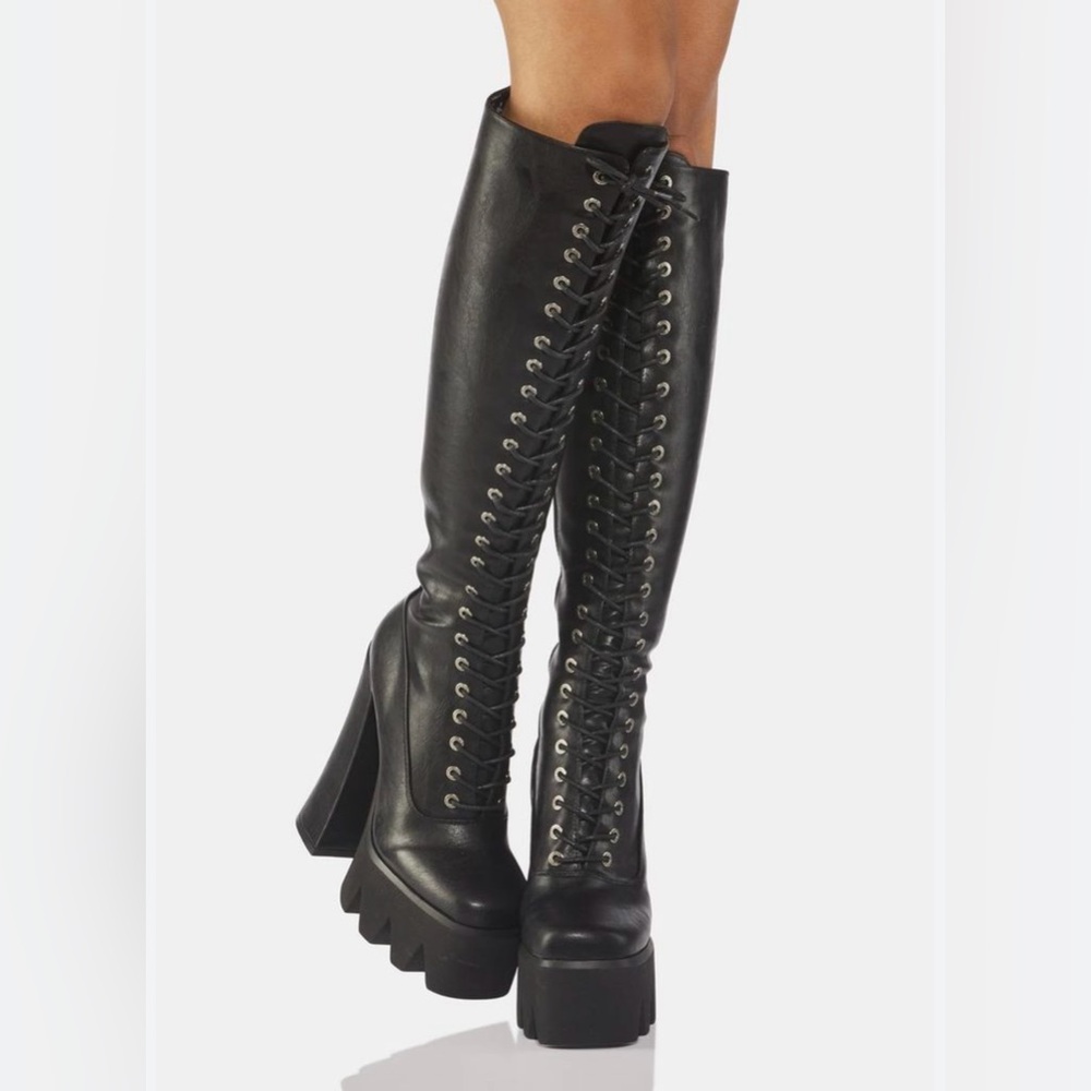 *RARE* New Verillas Elegant Black Leather High Lace-Up Boots Size 9